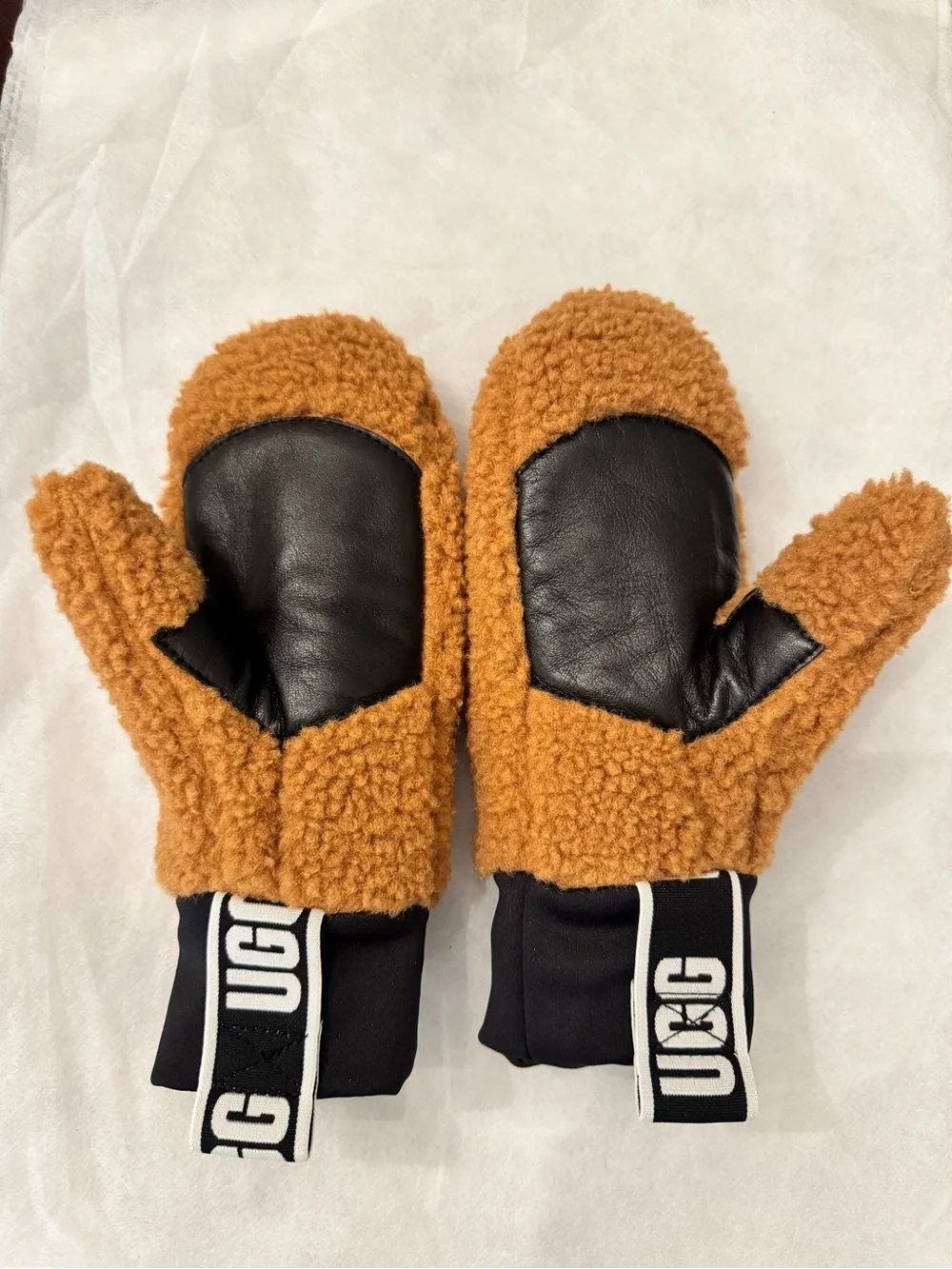 UGG Mittens